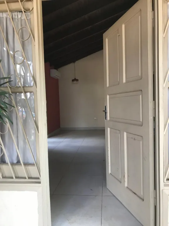 SAN CRISTÓBAL, PROX. DENIS ROA, GOETHE: 360M2 P CASA U OFICINA, 2 DORMIT, GARAJE, PATIO. — foto 2