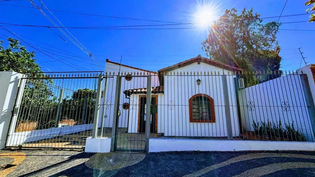 IDEAL PARA ESTUDIANTES O FAMILIA,ALQUILO HERMOSA CASITA DE 3 DORMITORIOS CON COCHERA — фото 2