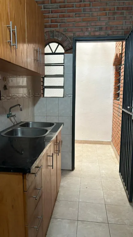 IDEAL PARA ESTUDIANTES O FAMILIA,ALQUILO HERMOSA CASITA DE 3 DORMITORIOS CON COCHERA — фото 3