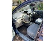 TOYOTA VITZ AÑO 2001 MOTOR 1.0 CAJA AUTOMÁTICA INTERIOR EN BUEN ESTADO RADIO PANTALLITA