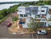 Vendo triplix con piscina en esquina en Encarnación: 3 habitaciones y 3 baños