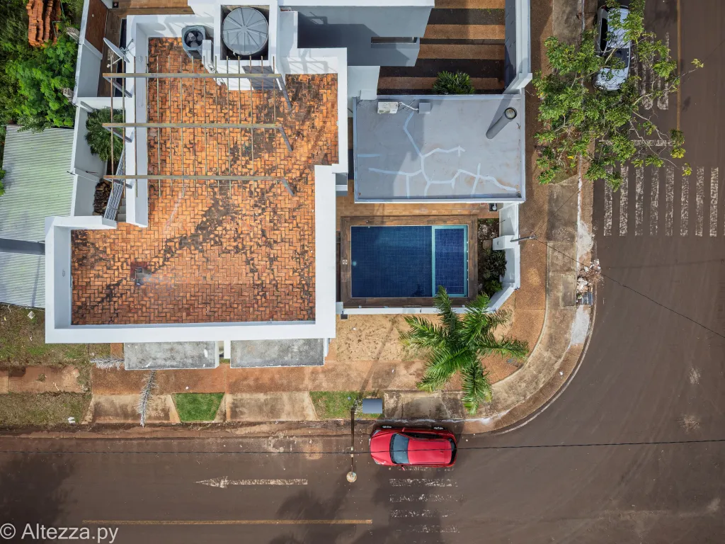 Vendo triplix con piscina en esquina en Encarnación: 3 habitaciones y 3 baños — foto 2