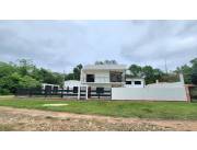 VENDO CASA EXCLUSIVA 3 DORMITORIOS EN SAN BERNARDINO BARRIO COLÓN