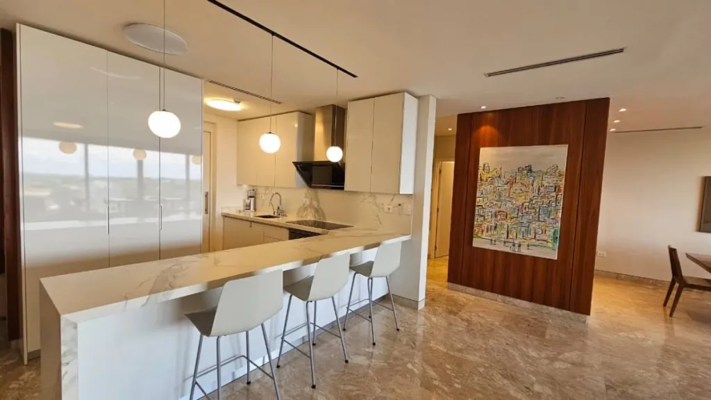 VENDO DEPARTAMENTO AMOBLADO 3 DORMITORIOS ALZARA PLAZA ZONA EJE CORPORATIVO — foto 3