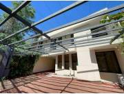 Alquilo residencia Zona Centenario para vivienda u oficina!