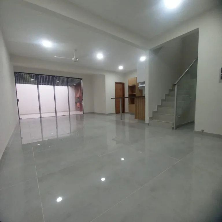 *ALQUILO DÚPLEX DE 3 DORMITORIOS EN SUITE – BARRIO SAN PABLO* A metros de la Avda. La Vict — photo 2