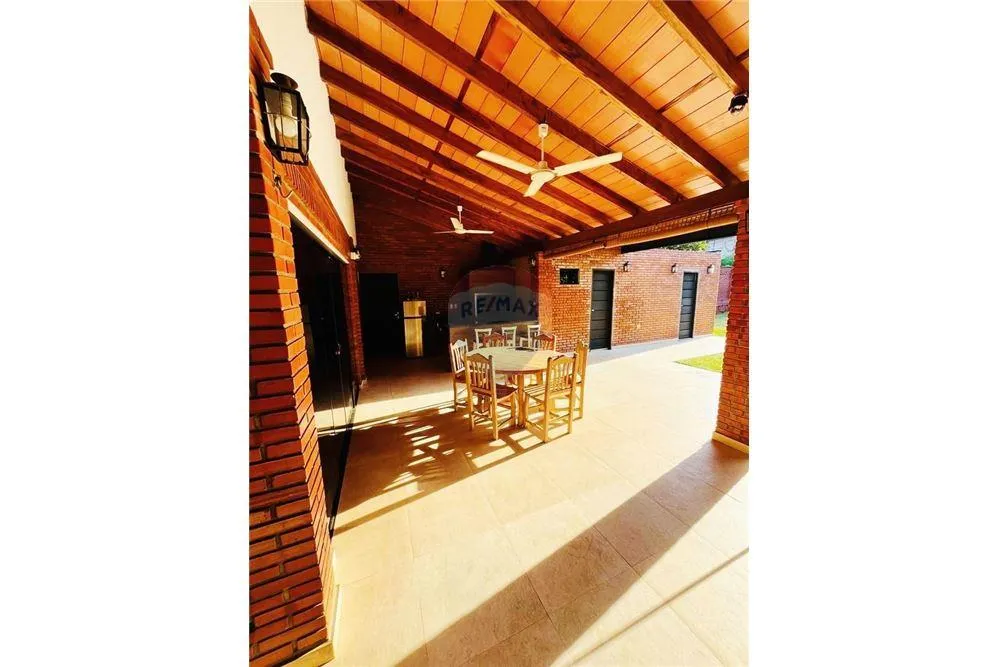 VENDO AMPLIA CASA EN LAMBARE — foto 2