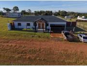 VENDO CASA EN ESQUINA EN EL BARRIO LAS DELICIAS DE ENCARNACIÓN: 3 habitaciones y 1 baño