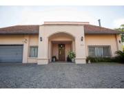 Residencia sobre la Avenida del Yacht.