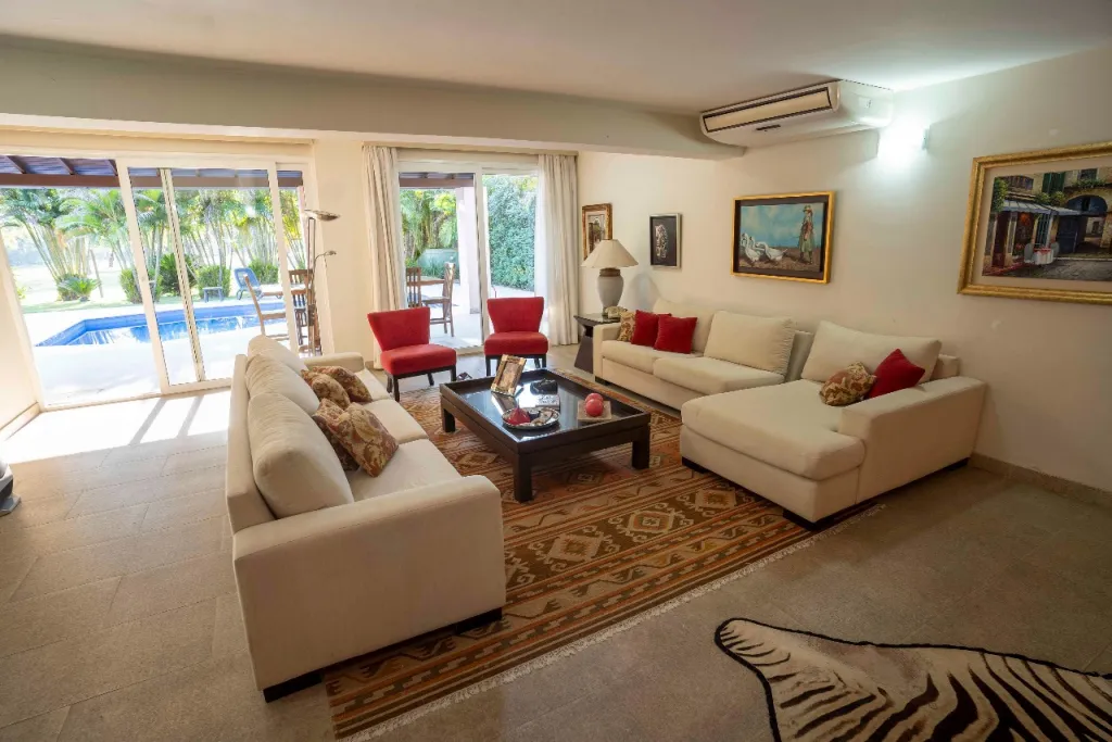 EN VENTA Exclusiva Residencia de 5 habitaciones sobre Avda. del Yatch - Lambaré — foto 2