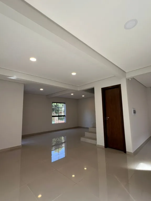 VENDO DUPLEX EN ESQUINA A ESTRENAR EN BO SAN ISIDRO - LAMBARÉ — foto 3