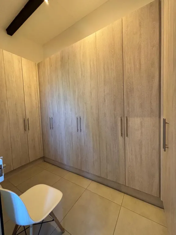 ALQUILAMOS hermosa Residencia en Barrio cerrado 📍Zona seminario COD 6026 — foto 2