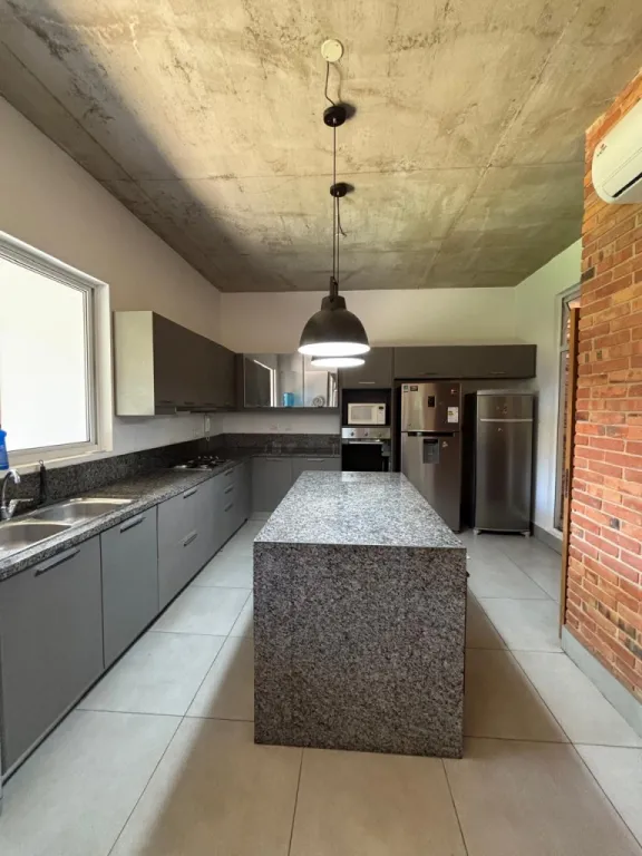 ALQUILAMOS hermosa Residencia en Barrio cerrado 📍Zona seminario COD 6026 — foto 3