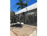 En venta residencia de 3 dormitorios en Barrio Mburucuyá - Asunción