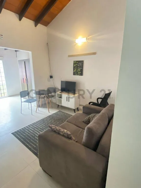 VENDO CASA EN BARRIO LAS MERCEDES — Foto 2