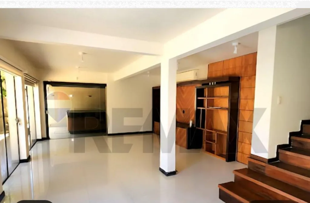 VENDO CASA PREMIUN 3 NIVELES 6 HAB.EN BO.CERRADO LAS COLINAS LAMBARE — foto 3