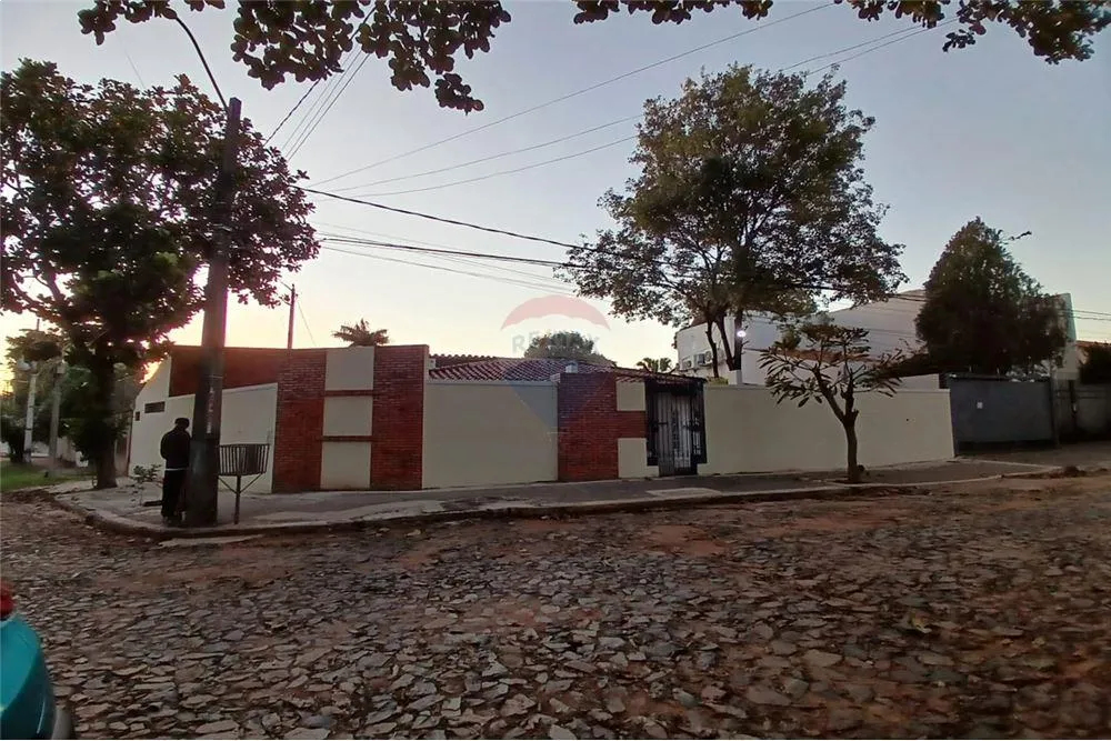 En Venta Amplia Casa en Esquina.Las Lomas — фото 2