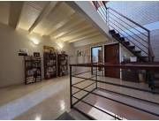 Duplex con Gran Patio en Bo. Mburucuya/MdmeLynch