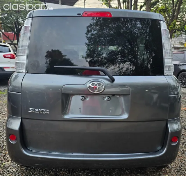 Toyota Sienta 2011 — foto 3
