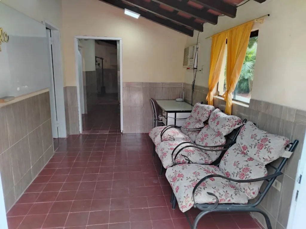 VENDO CASA CON PATIO EN ASUNCIÓN - B° SAN VICENTE, EXC. UBICACIÓN — foto 3