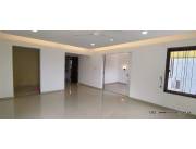 ALQUILO CASA P/ OFICINAS EN LAMBARÉ (CÓD. 1362)