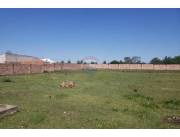 VENDO AMPLIO TERRENO AMURALLADO EN YPANE