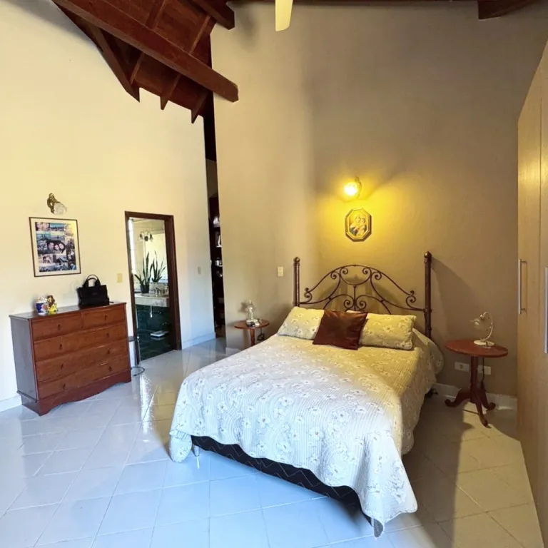 Vendo casa de 3 dormitorios en las mercedes Asunción — foto 2