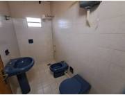 Casa en venta en esquina - Fernando de Mora a 2 cuadras de IPS Ingavi.