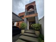 En Alquiler Lujosa Residencia en Barrio Herrera Asunción ID 42379