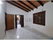 Casa en venta en esquina - Fernando de Mora a 2 cuadras de IPS Ingavi.