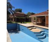 Vendo casa de 5 dormitorios en el barrio mariscal Estigarribia