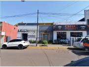 Centro Encarnación: Gran propiedad con casa, gran depósito (570m²) y locales