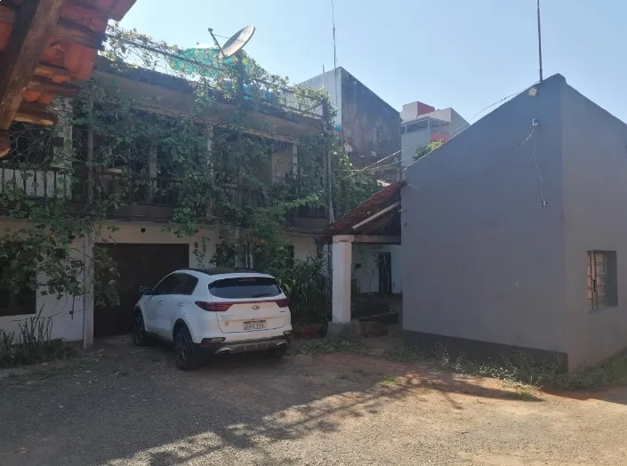 Centro Encarnación: Gran propiedad con casa, gran depósito (570m²) y locales — foto 3