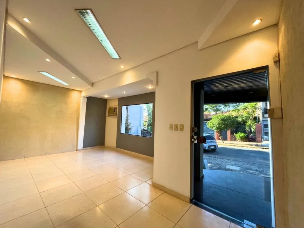 PROPIEDAD EN LAS MERCEDES – OPORTUNIDAD COMERCIAL OFICINAS — Foto 2