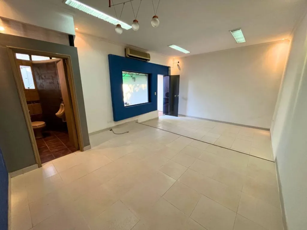 PROPIEDAD EN LAS MERCEDES – OPORTUNIDAD COMERCIAL OFICINAS — Foto 3