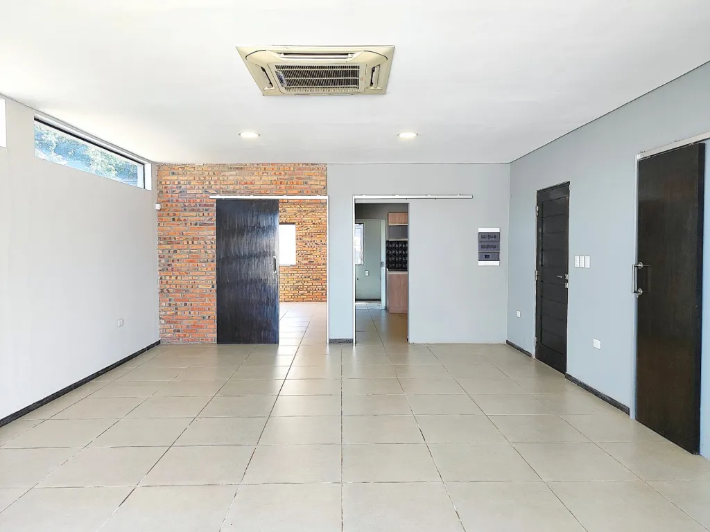 EN VENTA CASA EN LUQUE – ZONA PALMA LOMA — foto 2