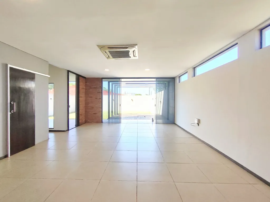 EN VENTA CASA EN LUQUE – ZONA PALMA LOMA — foto 3