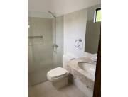 ALQUILO DUPLEX EN BARRIO CERRADO SURUBII. COD 1360 PRECIO: 9.000.000 GS IVA, JARDINERO