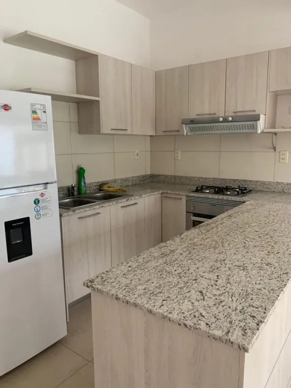 ALQUILO DUPLEX EN BARRIO CERRADO SURUBII. COD 1360 PRECIO: 9.000.000 GS IVA, JARDINERO — foto 2