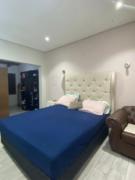 VENDO AMPLIA CASA EN LUQUE - LAURELTY — foto 3