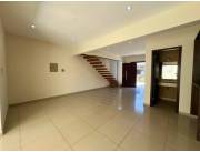 ALQUILO DÚPLEX EN ESQUINA EN BARRIO SANTA MARÍA DE ASUNCIÓN