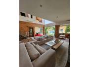 ALQUILO CASA DE 5 DORMITORIOS EN BARRIO HERRERA DE ASUNCIÓN POR USD 3.000