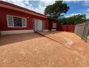 Alquilo Casa de 6 dormitorios en Fernando de la Mora zona Norte zona Parroquia Domingo Sab