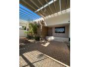 VENDO HERMOSA CASA EN EL BARRIO MBURUCUYA