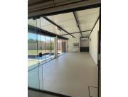 VENDO RESIDENCIA EN LOMA MERLO, LUQUE, DETRÁS DE RAKIURA