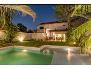 Vendo residencia en barrio exclusivo Las Golondrinas A 1000 metros de Plaza Madero