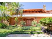 VENDO AMPLIA PROPIEDAD EN ESQUINA EN EL BARRIO MARISCAL ESTIGARRIBIA - ASUNCIÓN