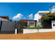 Casa en Barrio San Vicente · Sobre Avda. Casanello · Gs. 850.000.000