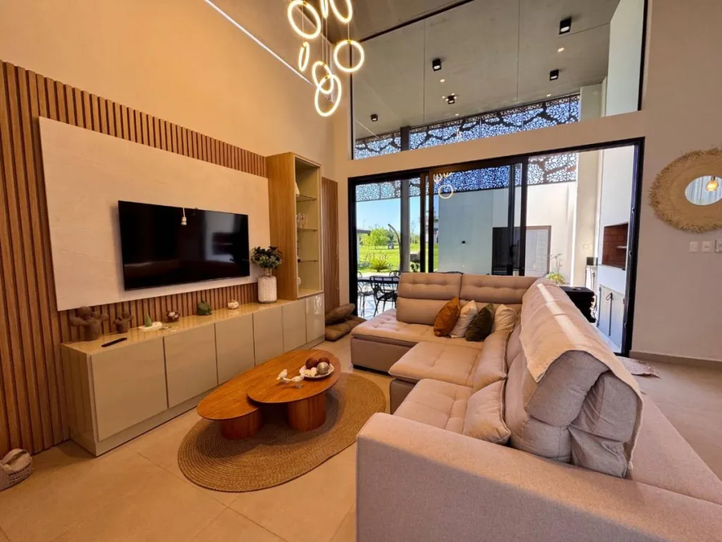 Exclusiva Residencia Amoblada en Venta - Aguavista Club de Campo Residencial — foto 2