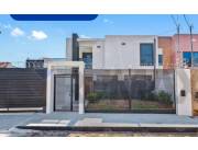 VENDO CASA 2 PLANTAS EN ITA ENRAMADA ASUNCION A CUADRAS DE AVDA.PERON- TERRENO 440 M2